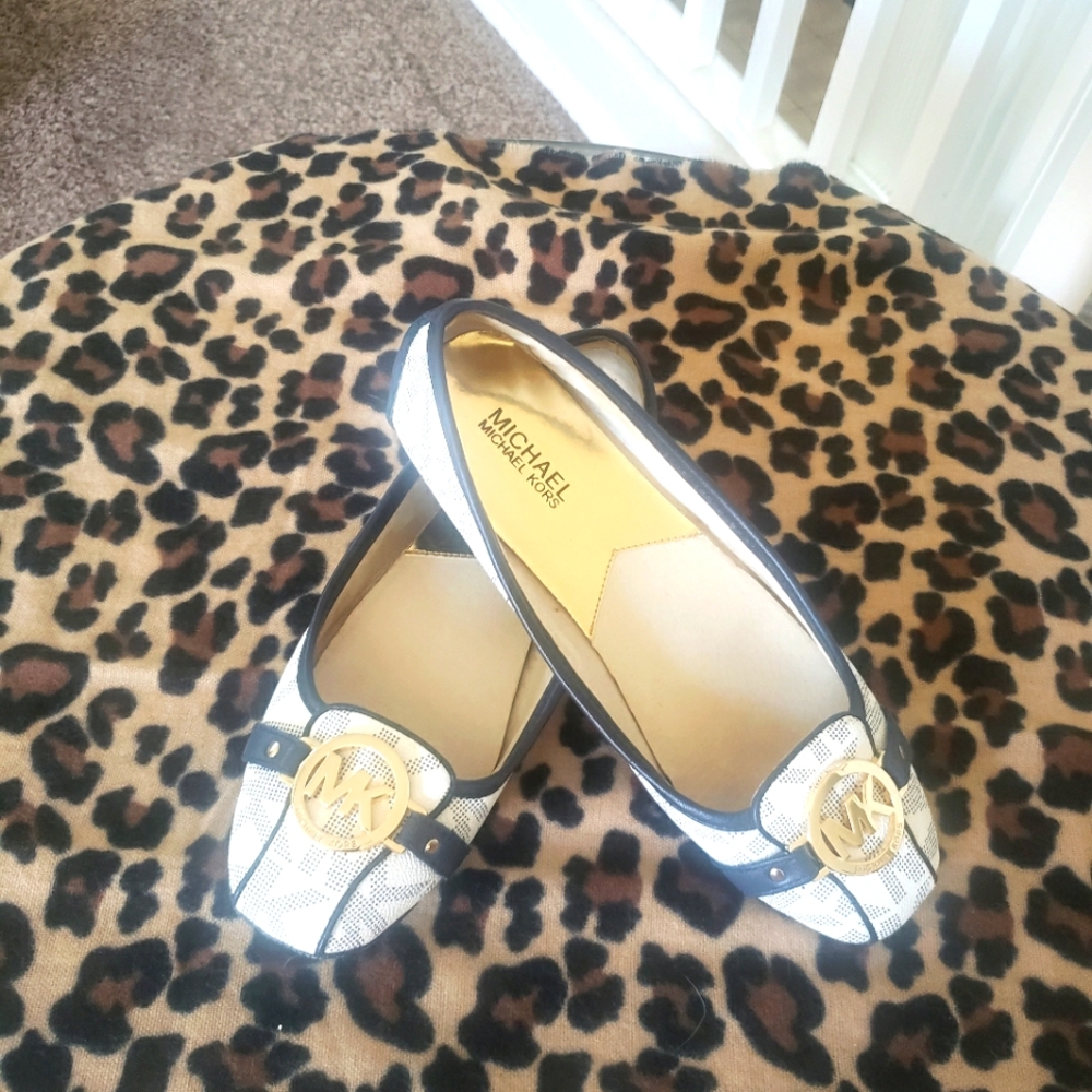 Womens size 9 Michael Kors loafers